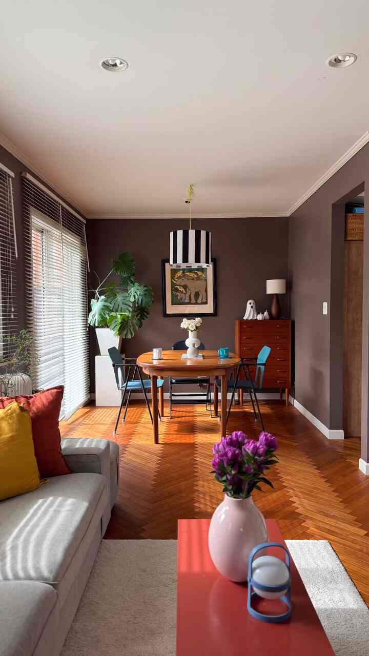 Room make over！
リビングをぐるっと！
少しづつ秋を感じるようになり、
模様替えをしました
リビングの壁をピンクからブラウンに塗り替え
ランプシェードもクリスマス前までの気分転換に
交換してみました
ランプシェードはIKEAのRINGSTA
ストライプ柄にイエローのコードにしてみました
#IKEA #カラフル #カラフルインテリア
#模様替え #roommakeover #colorful #colorfulinterior #イケア
