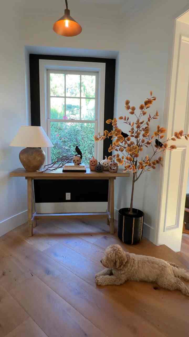 Halloween entryway Halloween details. #halloweendecor #halloweenaccents #entrywaydecor