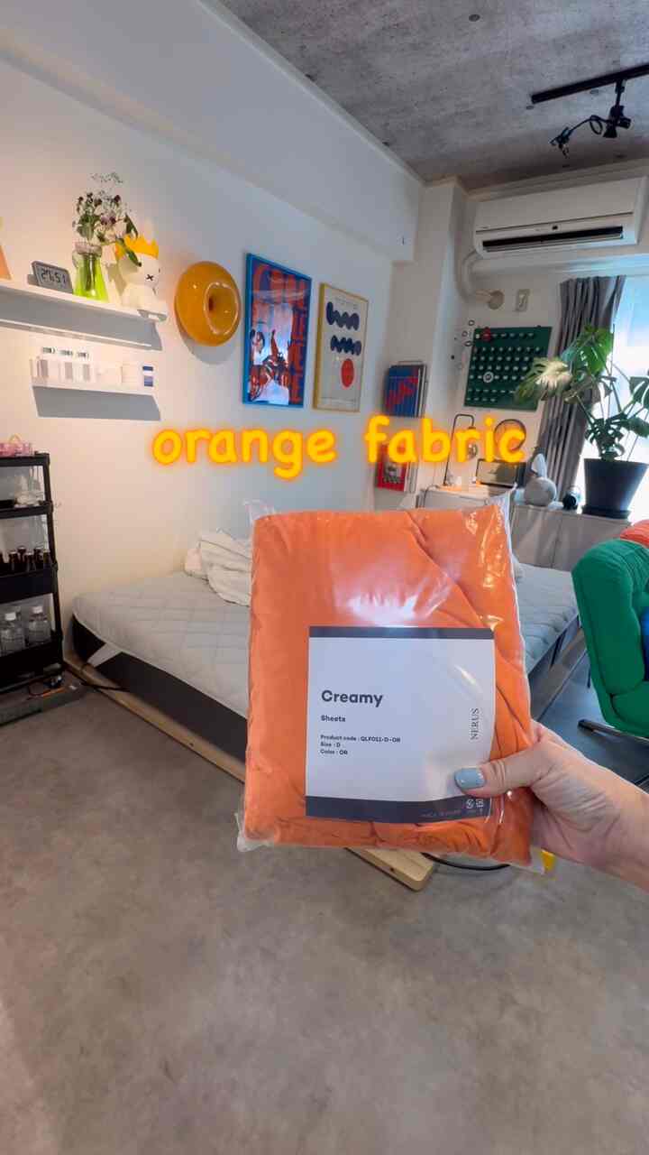 Since I started changing my bedspreads, I've been able to enjoy my interior more, just like changing clothes.
I enjoy going for brighter, more vibrant colors, or keeping it simple.

#Interior #interior #ベッドカバー #ファブリック #布団カバー #IKEA #無印良品 #壁に付ける棚 #ミッフィー #miffy #ポスターの有る部屋 #カラフル #カラフルなインテリア