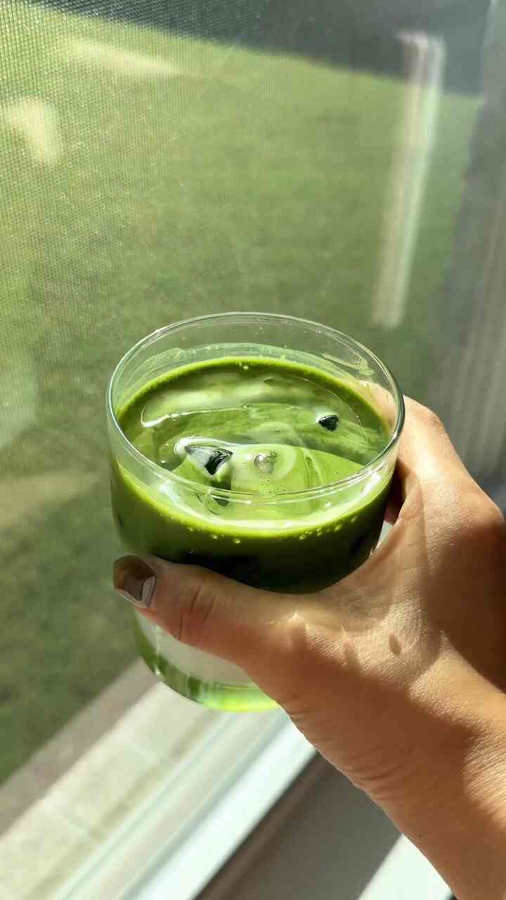 How fluffyy and silkyyy💚

#matchalatte #icedmatcha #morningmatcha #matchalover #matchamoment #coffeetime #teatime #matchavibes #greendrink #morningroutine #matchalife #matchatime