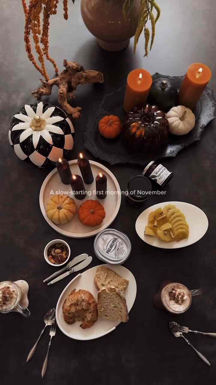 Halloween brunch 🎃

#halloweendecor #Halloween #halloweenvibes #fallfun #homeoftheholidays 
#tablesetting  #plating #mug #coffeemachine #coffee #latte #candle #marbletray #homecafe 
