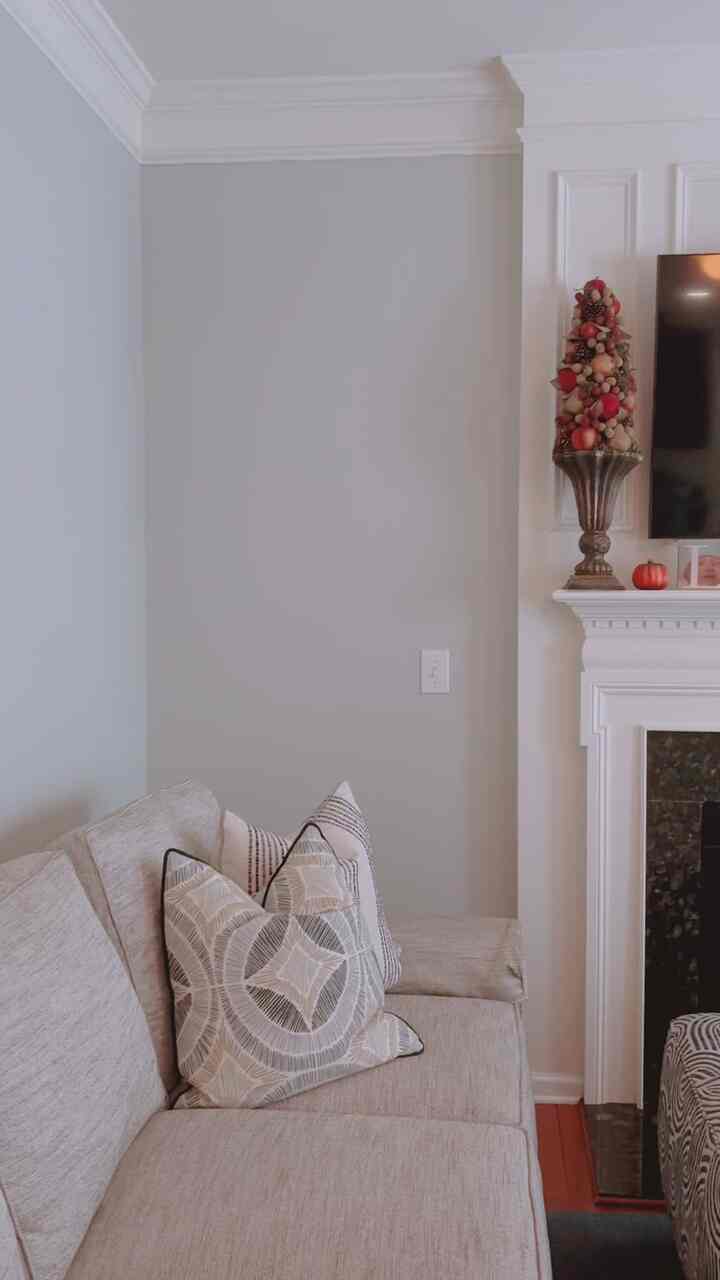 Minimalism & Cottagecore..
I think that’s my style.


#farmhouse #farmhousevibe #cozyhome #cozy #warmhouse #clean #livingroom #familyroom #autumn #fallinterior #fall 