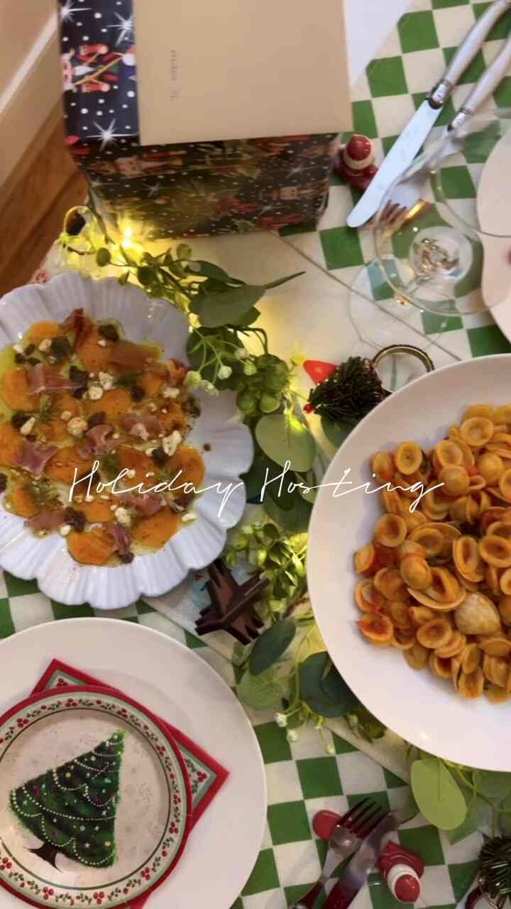 Sharing food, joy, and Christmas spirit with my favorite people🎅🏻🎄

#holidayhosting #gatherandglow #friendsgiving #thankfultable #moodlighting #glowseason #ohousegather #ohouseglow #ohousegrateful #tablestyling
