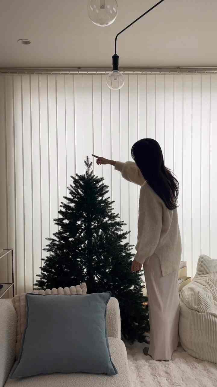 ⁡
⁡
クリスマスツリーライトアップ🪄
⁡
⁡
新しいツリーにあわせてライトも新調💡
クリスマスまでこの眺めを存分に楽しみたい🎄

⁡
#クリスマスツリー #christmastree #韓国ツリー #クリスマス #クリスマスインテリア