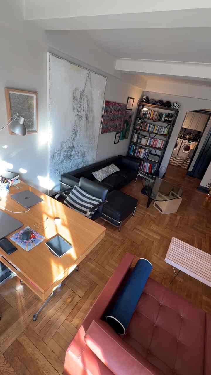 I put Christmas music 🖤🎄 #Christmas 
#homedesign #homeinterior 