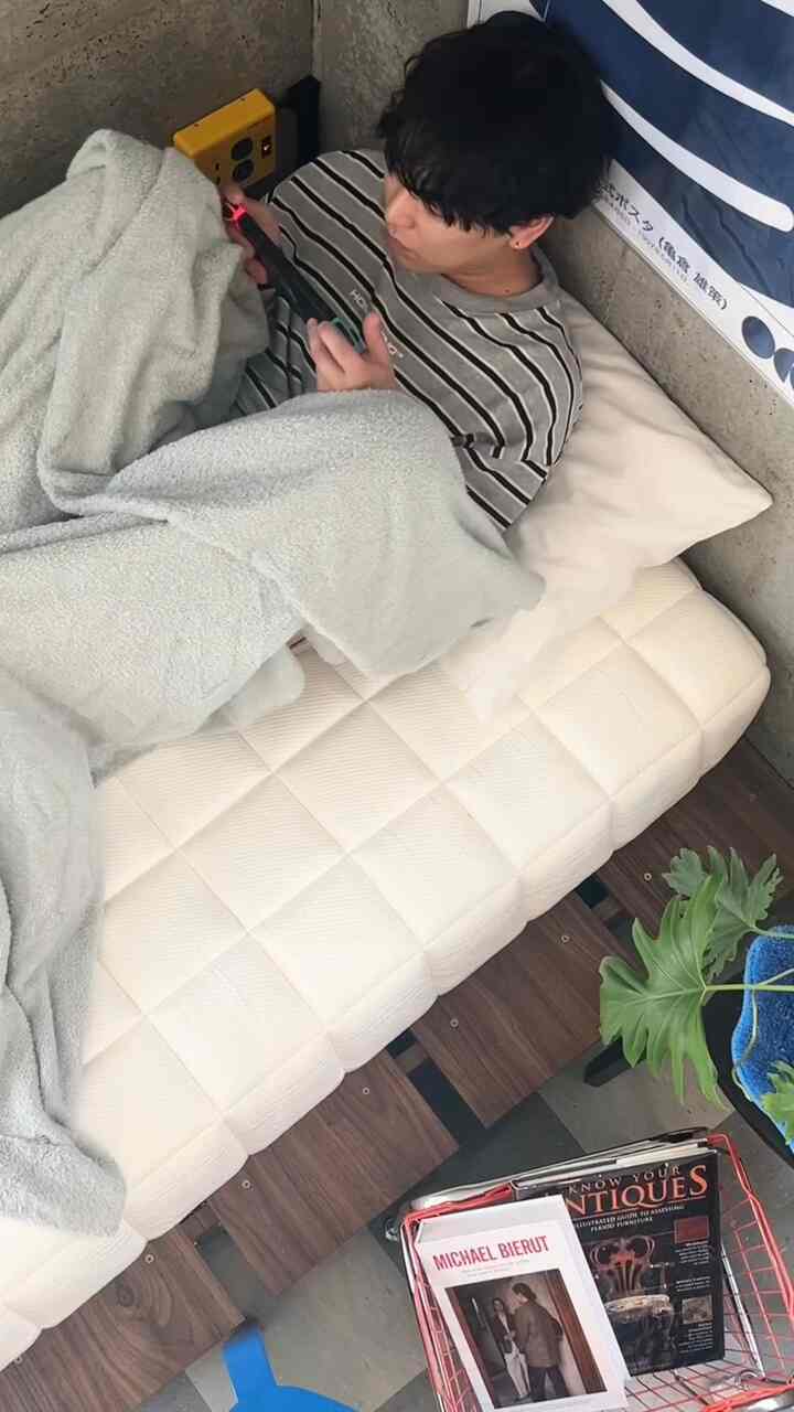 案件で頂いたスリーピーとうふの
ふかふかのマットレス❕
見た目も可愛いし心地よい弾力で
腰の痛みが軽減した気がする🫠
#ベッド #おすすめ #ベッドルーム
#収納 #マットレス #ミッドセンチュリーモダン
#一人暮らし 