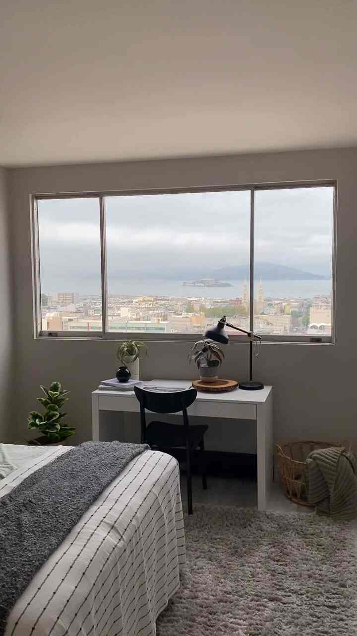 Would you be a morning person waking up to this bedroom view? 😍🌞 #bedroom #cityview #sanfrancisco
