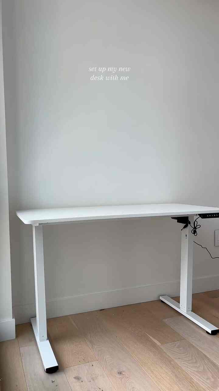 so excited to be setting up my new desk area! 🤎🎀

#desksetup #deskinspo #homeoffice #wfh 