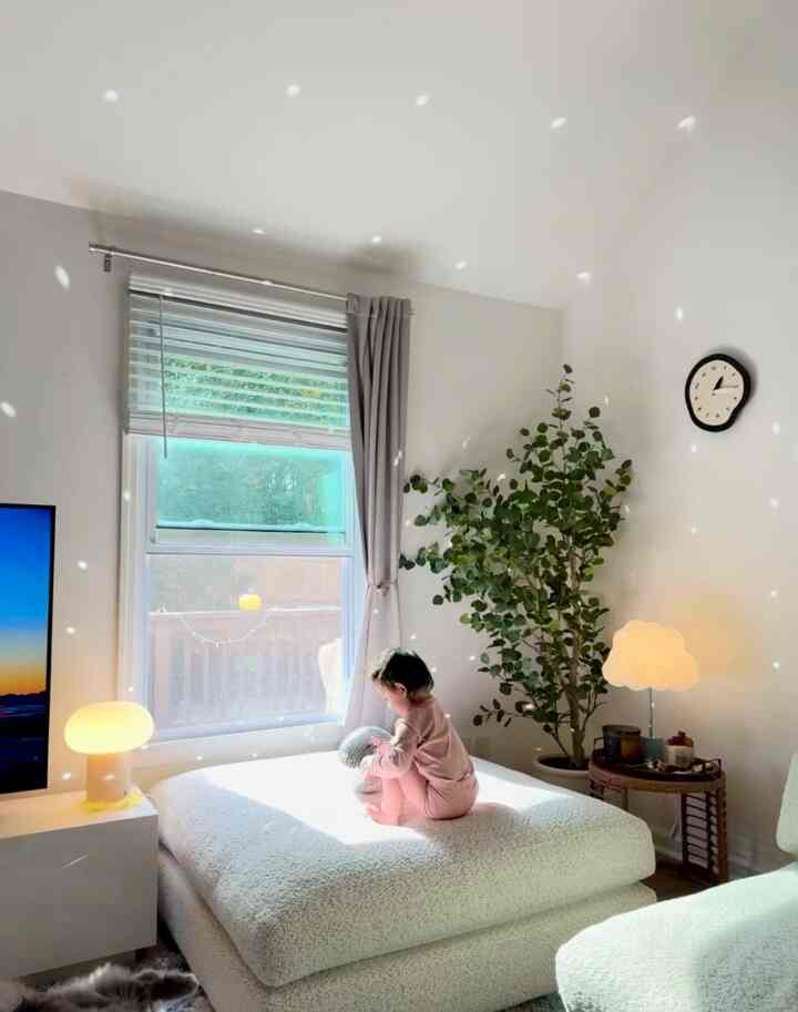 Even my baby loves the new corner 🤍
It’s her favorite spot to sit and play now! The disco ball just makes the space feel extra special and magical — I’m obsessed with everything I added here ✨

#OhouseReset #OhouseLigjt #Ohousecleanse #NewYearReset #OhouseCozy #OhouseStyling #OhouseGlow #cozy #cozyhome #cozyinterior #livingroom #livingroominterior #cozylivingroom #interior #homedecor #lamp #cloudlamp #wallclock #clock #coaster #homededor #interior 