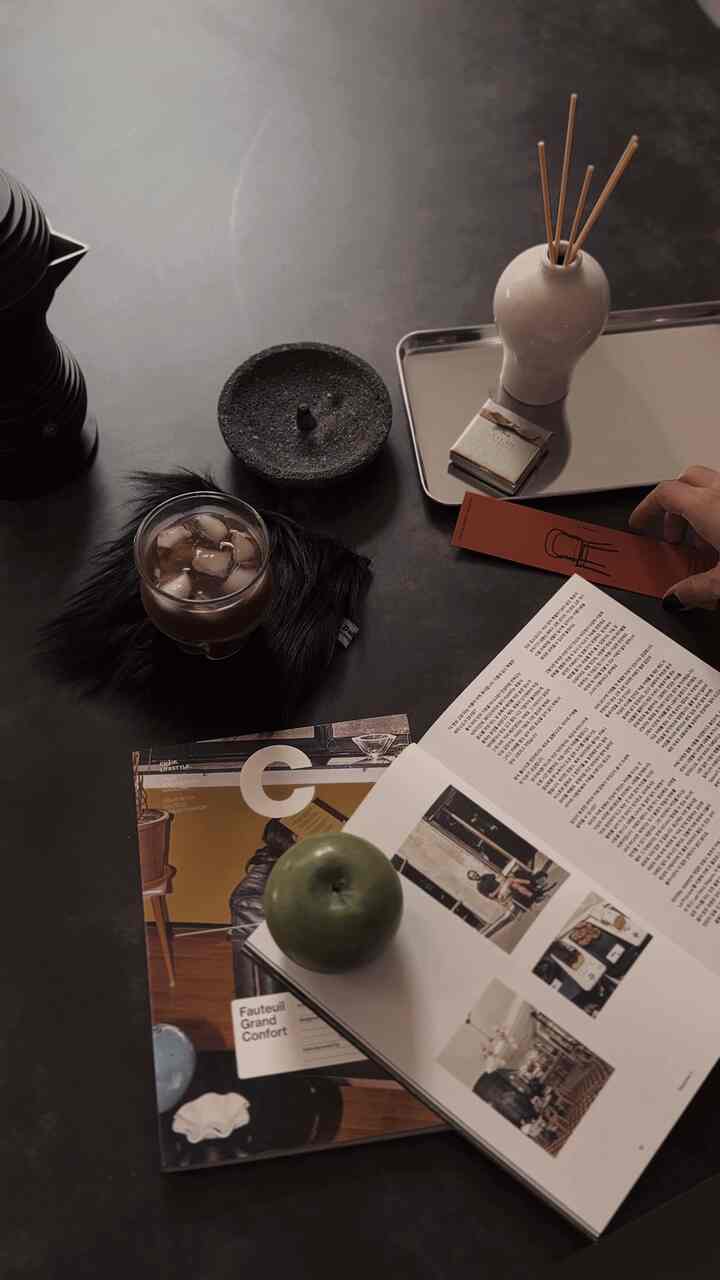 コーヒータイム ☕️

#ホームカフェ #coffeetime #metime #diffuser #tray #incense #glasscup #coffeecup #coffee #magazine #coffee #icedcoffee #coffeemorning #coster #ohousestore