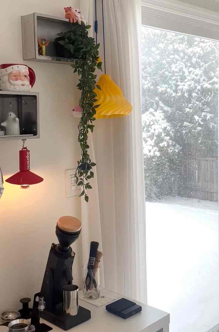 Snow drifts quietly through the afternoon light.
It feels like this year has brought us more snow than ever — slow, soft, and endlessly beautiful. ☃️❄️

#ohouse #simple #simplemood #cozy #cozyhouse #cozyroom #homecafe #OhouseLight
