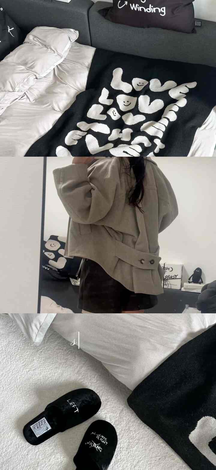 グレーと黒のトーンの寝室、シンプルなソファと寝具、ルームスリッパが配置された落ち着いた雰囲気のインテリア