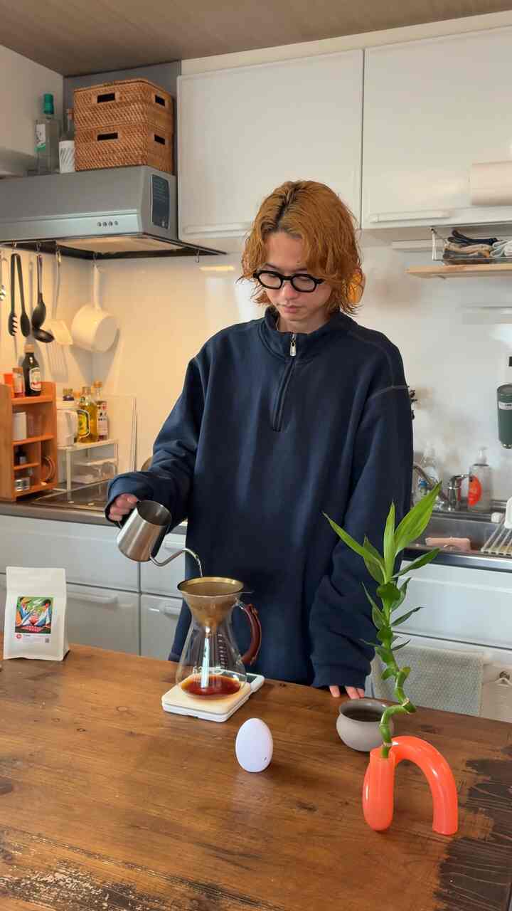 Waktu minum kopi☕️

#tinggalsendirian #賃貸 #ワンルーム #1R #kitchen #キッチン #台所 #キッチン用品 #キッチン家電 #キッチンインテリア #コーヒー #珈琲 #花 #フラワーベース #IKEA #無印良品 #ACTUS #京都暮らし