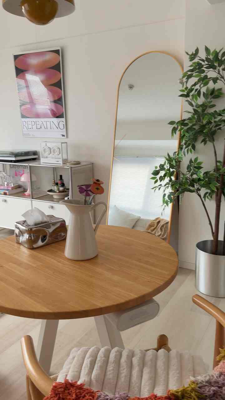 鉢カバー新しくした🪴

#スペースエイジ
#デザイナーズ家具
#カラフルインテリア