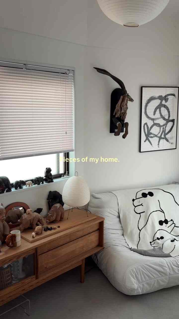 I love every single room.

My husband and I are both getting hooked on interior design.

Among all the things we love, we especially love playful and whimsical items.

#Japandi #ソファ #レコード #TVボード #tuuk #isamunoguchi #akari #hay #ikea