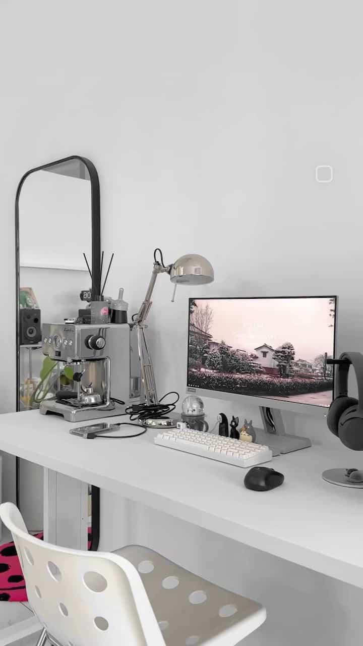 Make Over Desk to be Minimalist 
-
Meja kayu ini di custom secara terpisah , kita merasa ada nada yang bebeda dengan motif kayu ini, akhirnya kita tutup dengan interior film berwarna putih agar nampak senada 

#OTips  #home #homedecor #homeinspiration #desksetup #minimalist #white #ruangkerja #angkahouse