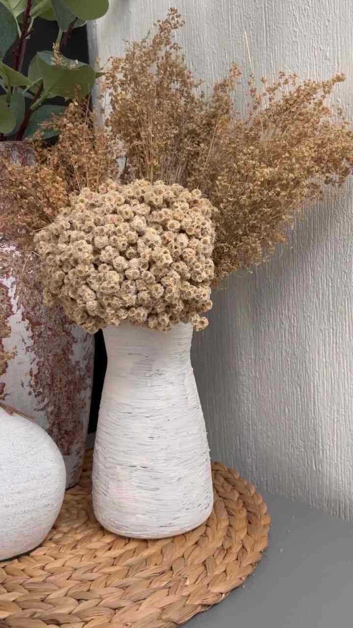 DIY Rustic Vase
- 
kali ini aku mau DIY vase bening dari ikea jadi vase dengan motif ala2 unfinished dan rustic gitu. ditambah dried flower makin tambah kece deh vase rustic nyaa✨
- 
selamat mencoba yaaa🫶🏻
#ShortVideoContest
#DIYvasbunga
#Otips
#DoItYourself
