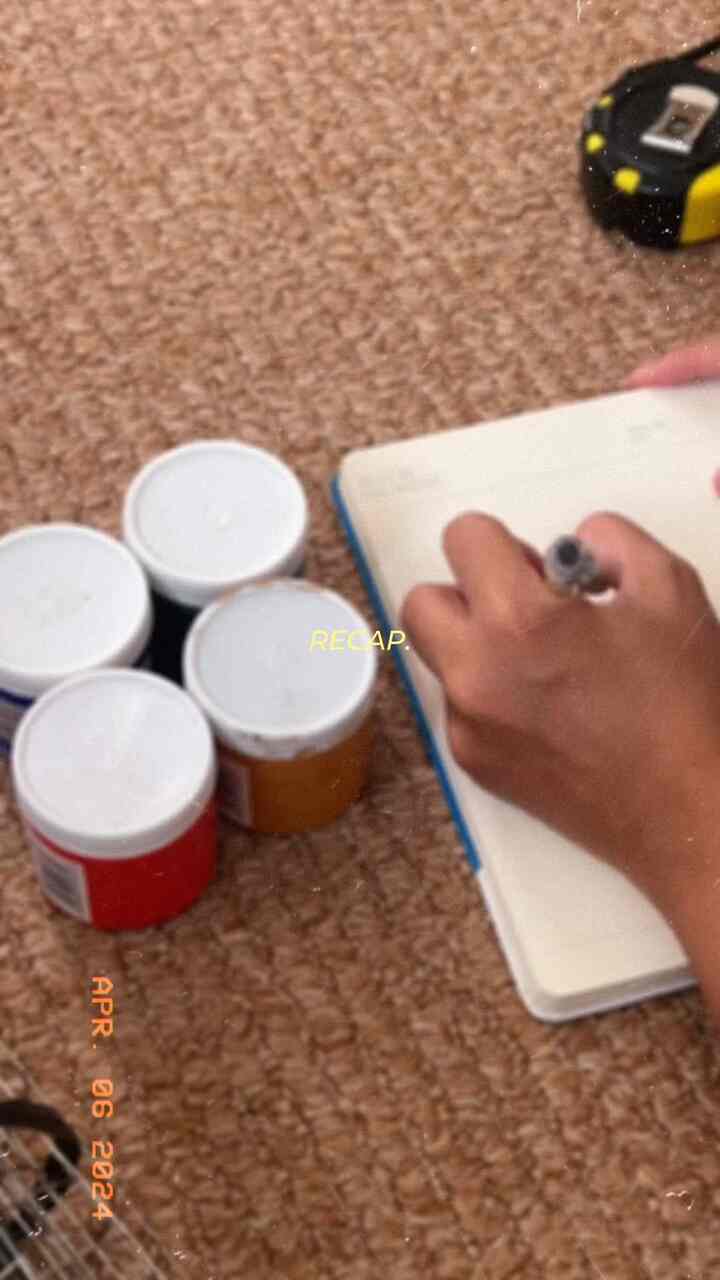 Box Kawat.

Aku terinspirasi dari beberapa Home Decor Mid Cen yang punya box kawat. Lalu, aku kepikiran untuk buat box tsb. Tp sebelum itu aku check dulu apakah tetangga O House dari negara lain yang memiliki tema Japandi, punya box tersebut? Ternyata, box kawat ini juga cukup familier loh di japanese decoration!

Simak caranya ya!

Bahan:
Kawat Stainless
Cat Propan Go Fast
Kawat Tipis
Kain (untuk handlenya)

Alat:
Tang Gunting

Semoga menginspirasi ya!

#OTips
#JapaneseDecoration
#DekorasiLowBudget
#LowBudgetDecoration
#Japandi
#JapaneseHomeDecor
#BoxWire
#BoxKawat