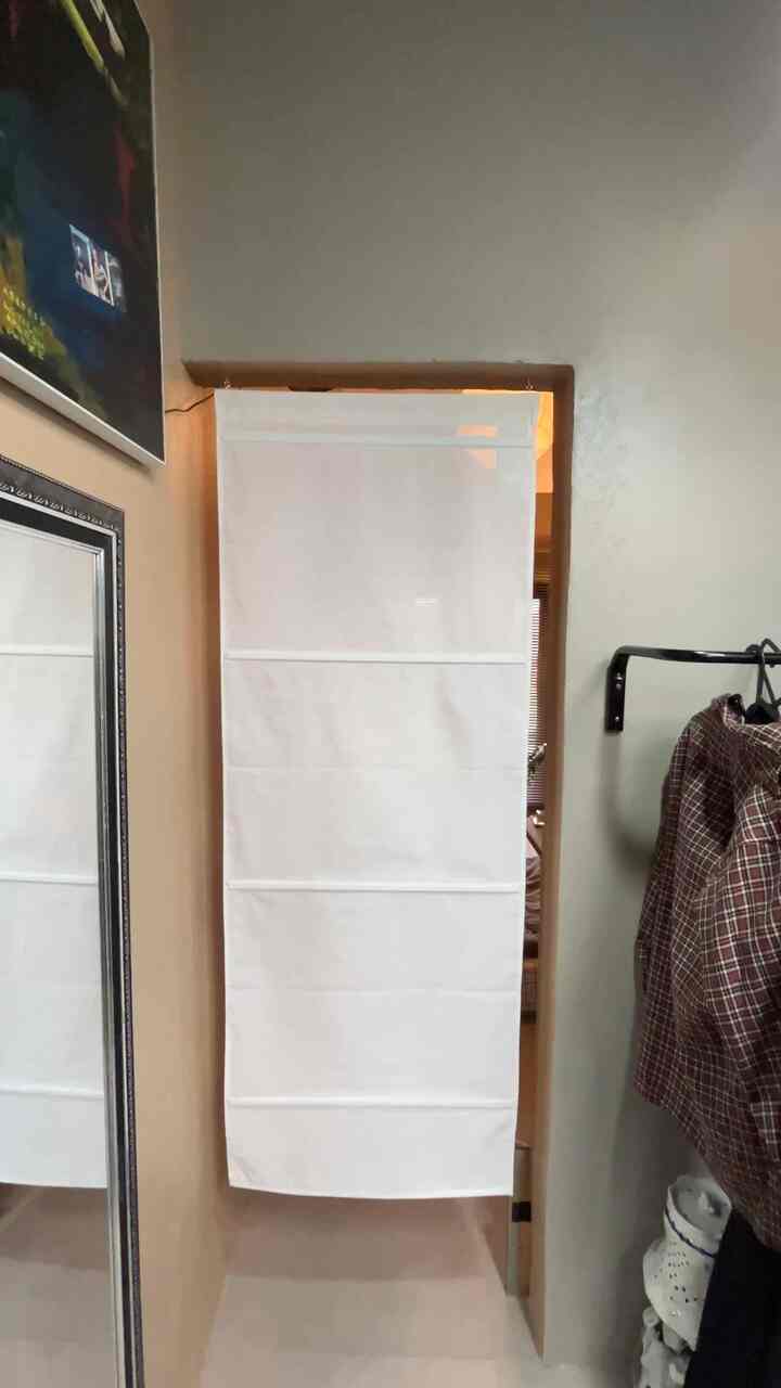 Karena belum kepikiran untuk memakai pintu jadi untuk sementara pakai tirai ini dulu sebagai pengganti pintu 👌✨ 

#ShortVideoContest
#shortvideocontest
#makeoverkamar
#Dekorasisatukamar 
#kamaratap
#kamartidur 
#kamarkecil 