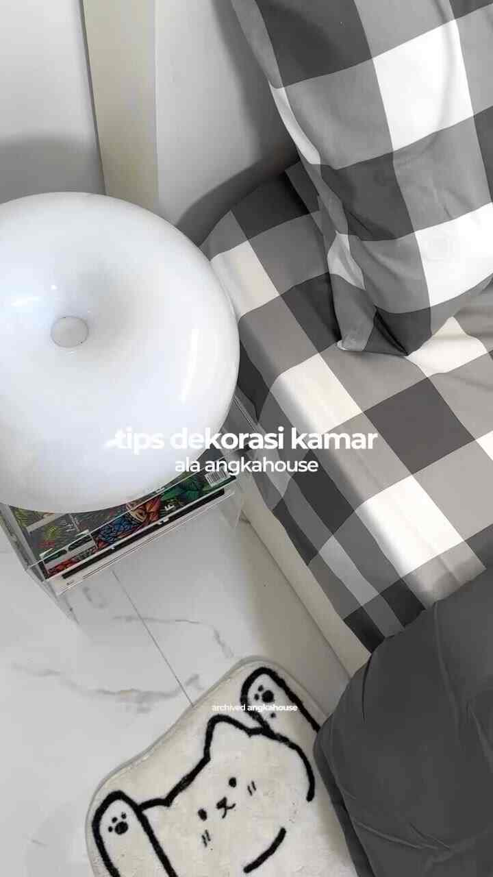 Tips Dekor Kamar ukuran 3 x 3 meter
-
Pilih warna sprei yang senada dengan tema kamar , karena senada akanmembuat kesinambungan dan menimbulkan estetika, karena kamarnya cukup terbatas spacenya isilah dengan benda” yang transparan contoh Nakas akrilik bisa menjadi alternatif agar tidak terlihat penuh

#ShortVideoContest #homedecor #bedroom #bedinterior #minimalist #simple #styling #rumah #kamarutama #angkahouse 
