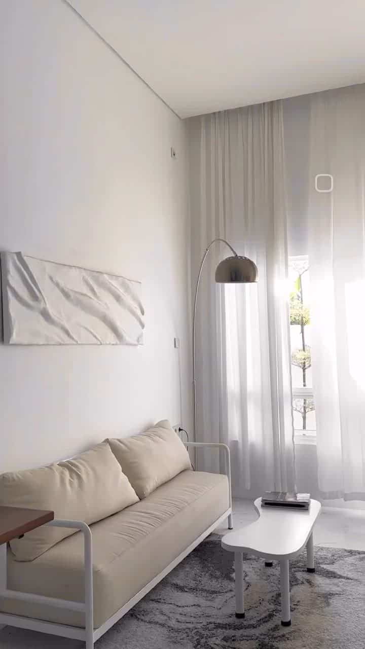 Rekomendasi Standing Lamp Stainless 
-
Standing Lamp ini terinpirasi dari akun Ohouse Jepang yang berseliweran, akhirnya kita memutuskan untuk membeli ini dan merakit , bagian penyangganya dari marmer jadi sangat kokoh untuk menopang kelopak lampu yang cukup berat 

#ShortVideoContest #homedecor #home #inspiration #nightvibes #rekomendasi #bendaunik #angkahouse #bestbuy