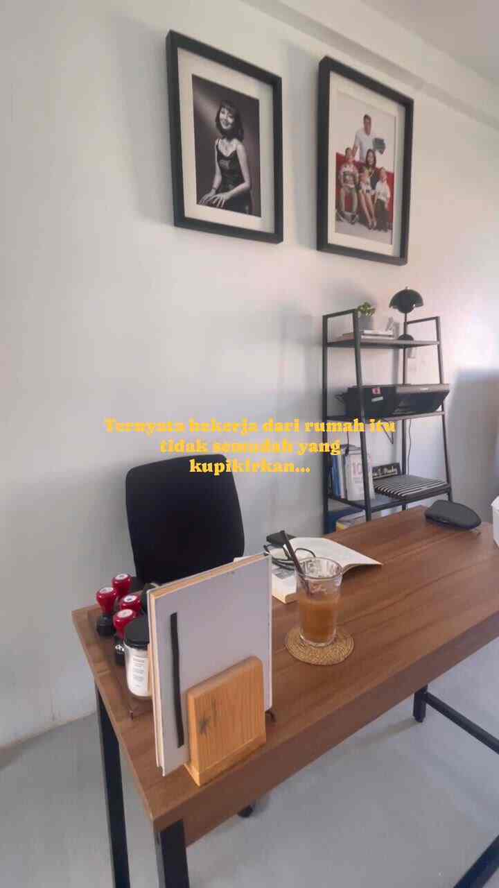 🖤🖤 

#StylingMejaKerja
#Ide RumahKantor
#Ruang Kerja Minimalis