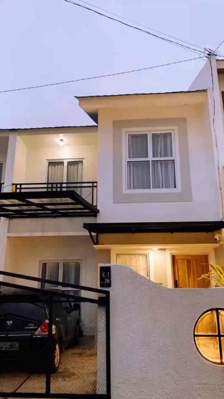 Lampu adalah adalah benda yg sangat menentukan suasana dalam rumah. Berbagai pemilihan lampu di rumah alfa yg semiga menginspirasi 🩵
#HomeStylingVideo
#VideoHomeDecor 
#InspirasiDecorRumah
#Inspirasilampurumah 