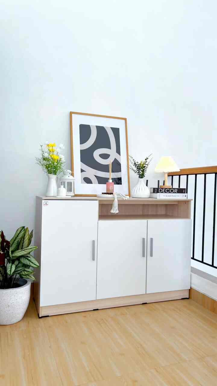 Make over ruang kosong samping tangga jadi lebih estetik dan multifungsi. Gemes banget sama semua item dekorasinya. Semoga videoku bermanfaat dan menginspirasi tetangga online semua.

#HomeStylingVideo
#VideoHomeDecor
#InspirasiDekorRumah
#home
#rumah
#credenza
#vas
#lampumeja
#reediffuser