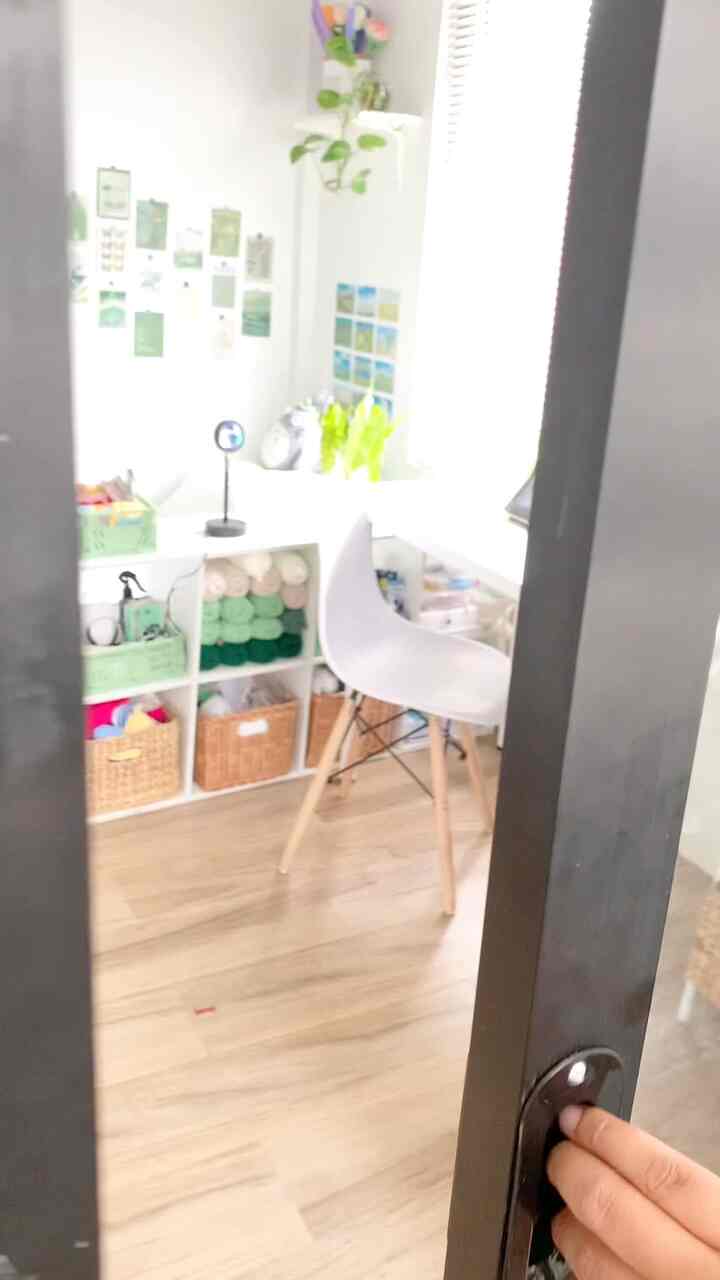 Kalau ruangan rapi gini nyaman banget. Apalagi kalau udah ditambahin tanaman  hidup jadi makin fresh. Jangan lupa juga difuser biar suasananya seperti dihotel2 
#HomeStylingVideo
#VideoHomeDecor
#InspirasiDecorRumah
