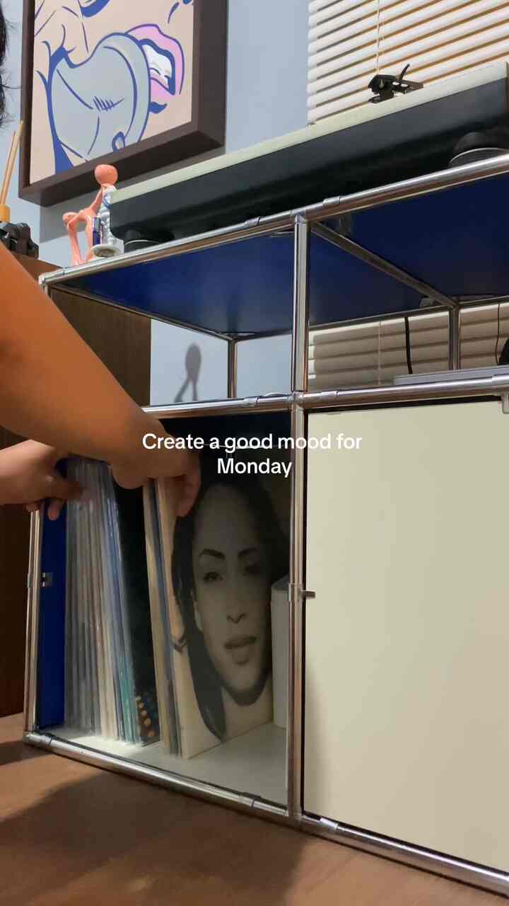 Menyiapkan mood baik untuk bekerja besok Senin, dengan merapihkan & membersihkan sedikit tempat favorit sambil mendengarkan lagi favorit. Semoga dapat meningkatkan mood baik kalian 🤍🏆
#HomeStylingVideo
#VideoHomeDecor
#InspirasiDekorRumah