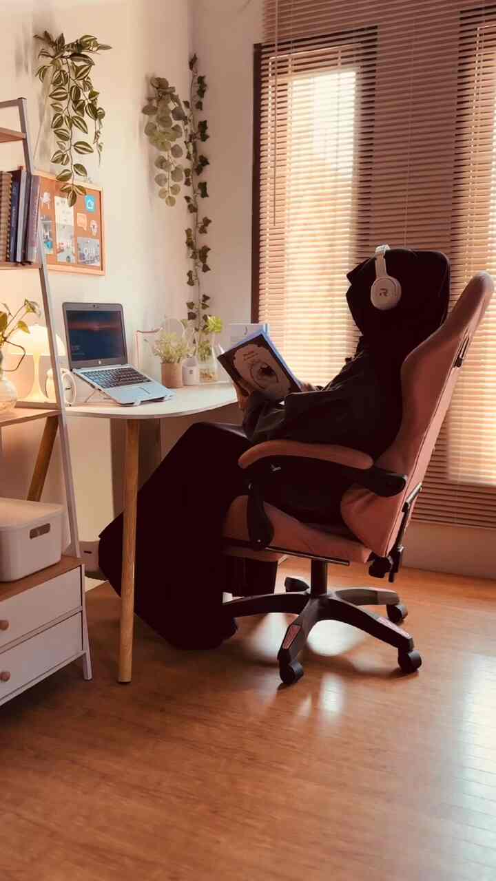 Sedikit cuplikan before after ruang ngonten ku 🤌🏼✨

#HomeStylingVideo
#VideoHomeDecor
#InspirasiDekorRumah
#RumahKost
#RuangKerja
#Minimalis