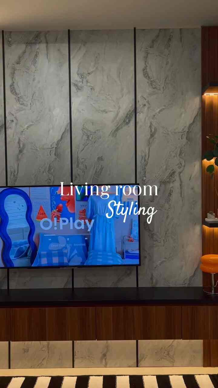 living room styling 

Coba warna warni yang ‘berbeda’ dari biasanya,,

01 Macaron table lamp ‘orange’
02 Papan kalender ‘hijau’
03 Rug motif monokrom
04 Reed diffuser pink
-

#HomeStylingVideo #VideoHomeDecor #InspirasiDekorRumah #homedecor #rumahpribadi #minimalist 