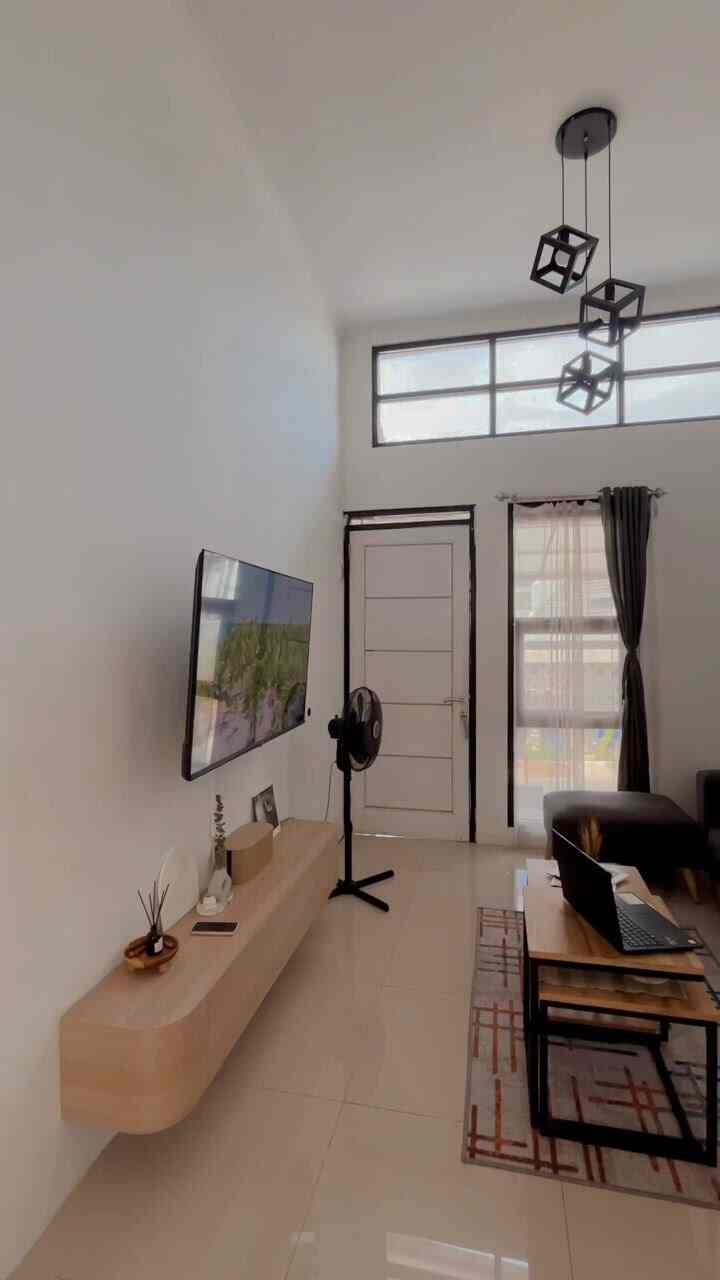 —Home Tour yuk🤎

Yuk mampir ke rumah ku dengan 360° 😅
walau masih jauh dari rapih, tapi aku usahakan tempat ini nyaman dan aesthetic

rumah ini mempunyai : 
• luas tanah 72m dan luas bangunan 60m
• 2 Kamar Tidur
• 1 Kamar Mandi
• 1 Dapur
• Taman di area depan
• Carpot ukuran 4,3m x 3m

walau mungil tpi ku nyamaan sekalii, semoga menginspirasi yaah🤎

#VideoHomeTour
#VideoRoomTour
#MainKeRumahku
#Rumahsatulantai
#Rumahsatugaris
#Rumah72m