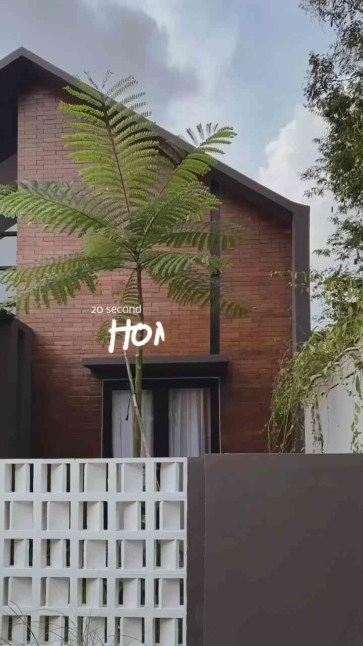 RUMAH TIPE 36 BISA MUAT APA AJA SIH?

Di video ini, aku share ruangan dan juga luasan tiap ruangnya. Jadi buat tetangga yang pernah DM, bisa cek di reels kali ini yaaa!
.
Yang jelas rumah tipe 36 ini bisa dibilang cukup buat living alone, maupun hidup dengan keluarga kecil. Ruangannya antara lain :
1. Ruang keluarga + makan + kitchen
2. Kamar tidur utama
3. Kamar mandi
4. Kamar tidur 2 ( ini aku ubah jadi ruang kerja + wardrobe room)
5. Taman depan - belakang - samping
6. Area laundry dan jemur 
.
Semoga menjawab pertanyaan teman-teman yaa! 🧡
.
.
#rumah #tipe36 #rumahtipe36 #tinyhouse #livingroom #bedroom #homedecor #interior #interieur #kitchen #dasacavana #rumahminimalis #hometour