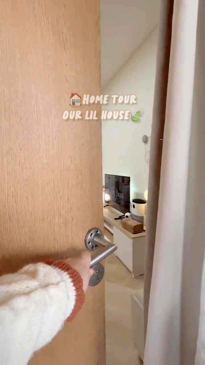 OUR LIL HOUSE - HOME TOUR

Hi everyone! In this video is our home tour, even though the house is tiny and minimalist, we really utilize every space to keep it comfortable and warm for our little family to live in🍃💛

#videohometour #videoroomtour #mainkerumahku #rumahmungil #rumahidaman #smarthome #rumahminimalis