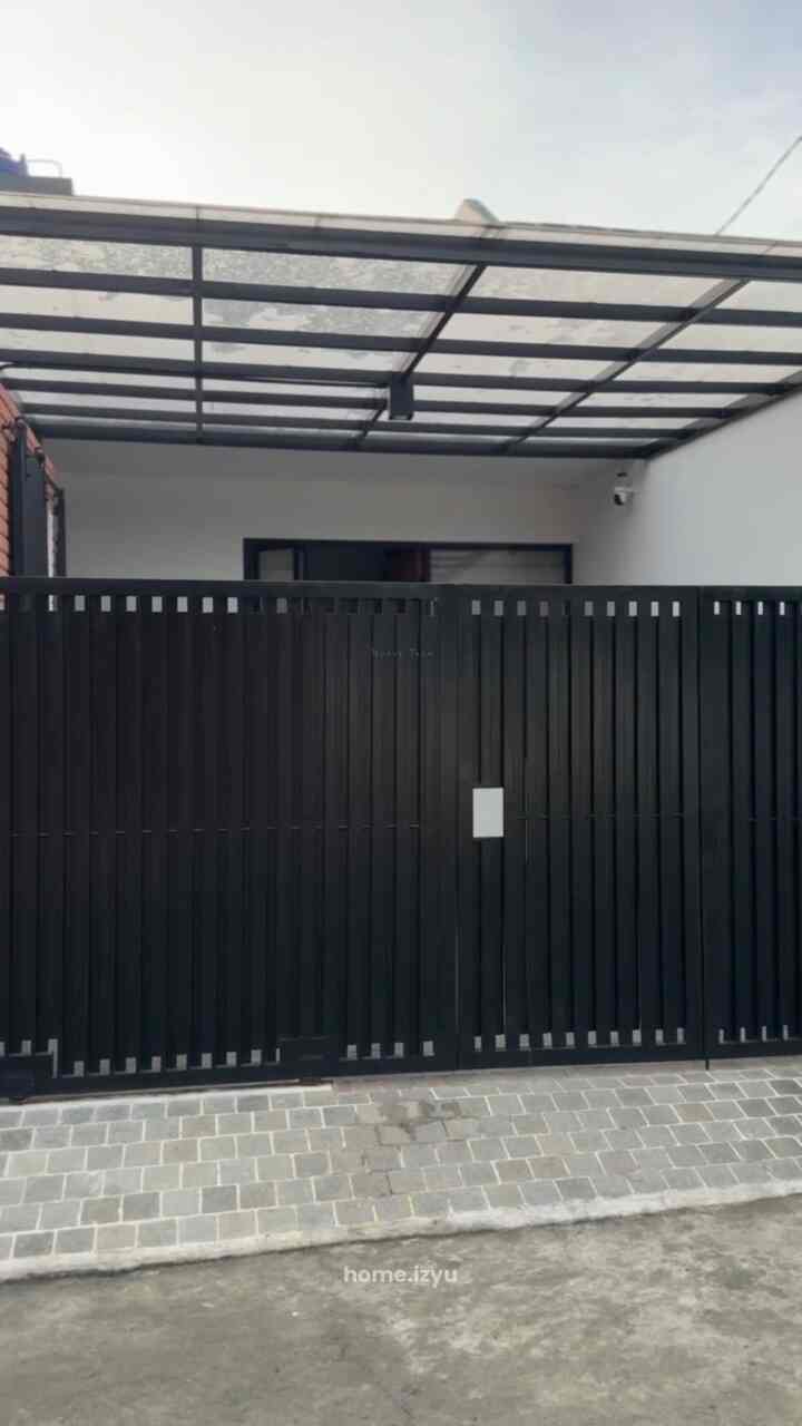 Halo, berikut House tour rumah kami 🙏
Rumah minimalis yang menerapkan japandi industrial style

Teman-teman bisa juga membaca artikel house tour rumah kami secara lengkap di link berikut :

https://i.ohouse.com/2U27VzTq

Thank you for watching & reading!
Semoga menginspirasi 🤍🤎🖤🧡

#VideoHomeTour #VideoRoomTour #MainKeRumahku #Mezzanine #RumahMinimalis #JapandiIndustrial #HomeInspo #CompactHouse


