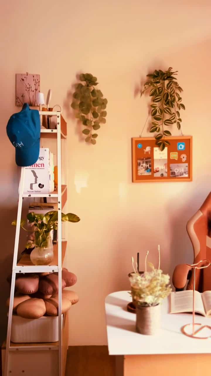 Tak mewah, tapi penuh kenyamanan. Dan belum sempurna, namun penuh rasa syukur. Yuk, intip ruang sederhana saya! ✨

#VideoHouseTour 
#VideoRoomTour
#MainKeRumahku 
#RumahKost
#Minimalis
#SlowMakeOver