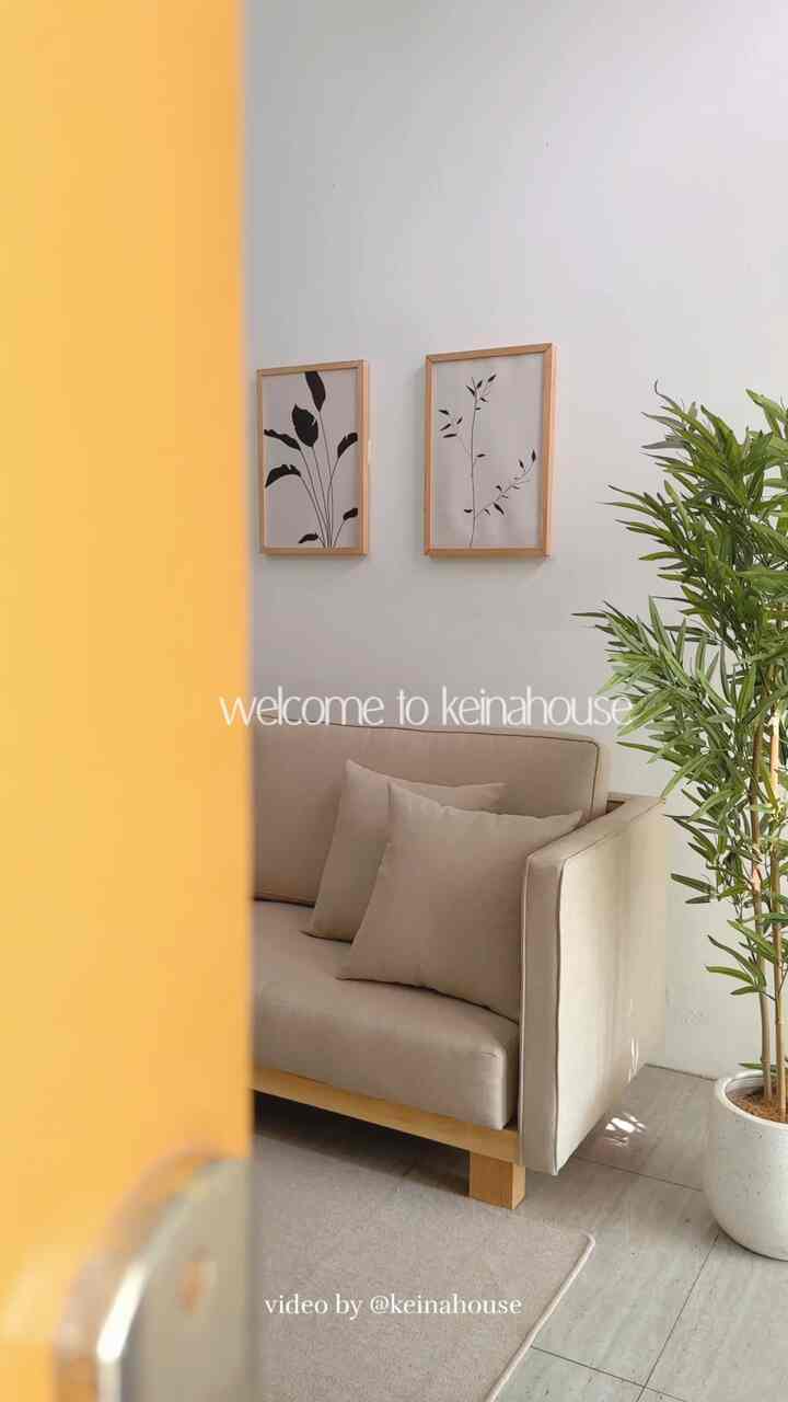 
Welcome to keinahouse, rumah kami yang gak begitu luas , dengan 2 kamar dan satu kamar mandi, menggunakan konsep open space agar terlihat lebih lapang. 


#VideoHomeTour
#VideoRoomTour
#MainKeRumahKu
#rumahkuSurgaku 
#RumahIdaman
#DekorasiRuangan
#DekorasiKamarTidur
#dekorasiruangtamu 
