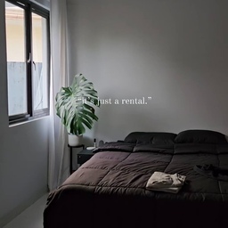 Teaser of what my peace space looks like😊, Details is in my article:"Mengubah Kost Menjadi Hunian Nyaman dan Estetis" #homeinspo #interiorstyle #interiordesign #solebich #homedecor #cornersofmyhome #architeckure #slowliving #mylvngrm #apartmenttherapy #somewhereiwouldliketolive #elledecor #noinvitenoentry #designattractor #vougeliving #instahomes #nelsonbench #dekor #dekorasii #homedecor #home #houseplants #interiordesign #kost #inspirasidesainrumah #inspirasidekorrumah #inspirasidekor #inspirasidekorasi 