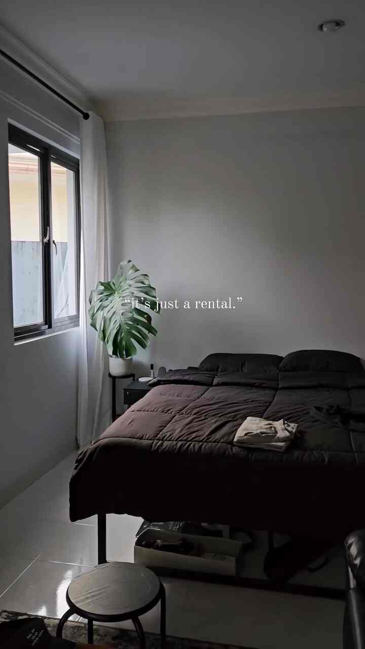 Teaser of what my peace space looks like😊, Details is in my article:"Mengubah Kost Menjadi Hunian Nyaman dan Estetis" #homeinspo #interiorstyle #interiordesign #solebich #homedecor #cornersofmyhome #architeckure #slowliving #mylvngrm #apartmenttherapy #somewhereiwouldliketolive #elledecor #noinvitenoentry #designattractor #vougeliving #instahomes #nelsonbench #dekor #dekorasii #homedecor #home #houseplants #interiordesign #kost #inspirasidesainrumah #inspirasidekorrumah #inspirasidekor #inspirasidekorasi 