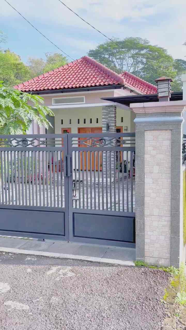 Welcome to carissahome

#carissahome
#rumahtumbuh
#fasadrumah
#rumahsederhana
#rumahminimalis
#rumahimpian
#rumahtepisawah
#pedesaan