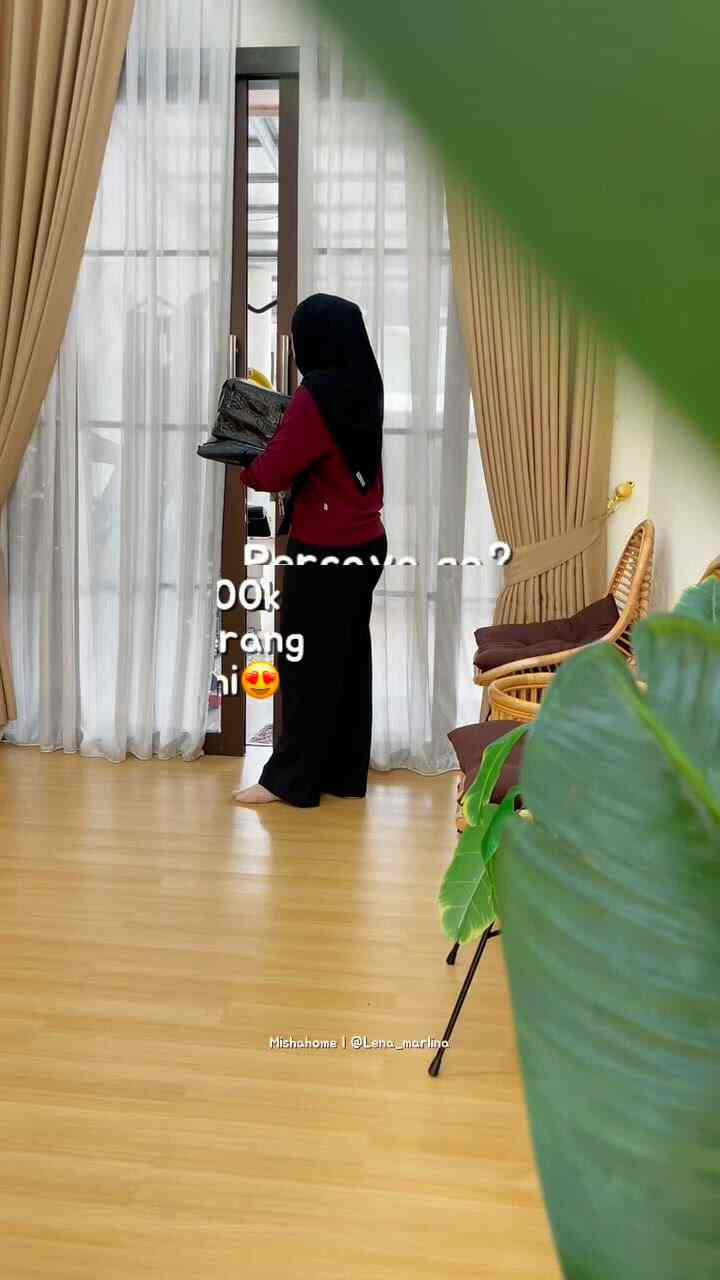 Finally found beautiful & aesthetic items at affordable prices, there are mini retro lamps, towel mats that make the room atmosphere warm and cozy, there are also whistling kettles with aesthetic and really cool designs,,, let's check at Ohouse because there are lots of references too 😍
#Ohouse #OhouseShop #Interior #Homedecor #Inspiration #Homeliving #Mishahome #ProdukEstetik