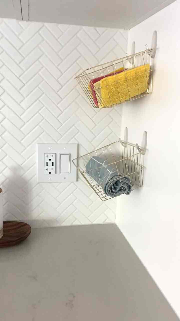 My kitchen countertop. I’m okay with items being out in the open as long as they’re contained. What’s your thoughts?
#kitchen #kitchendecoration #kitchenaccessories #kitchenorganization