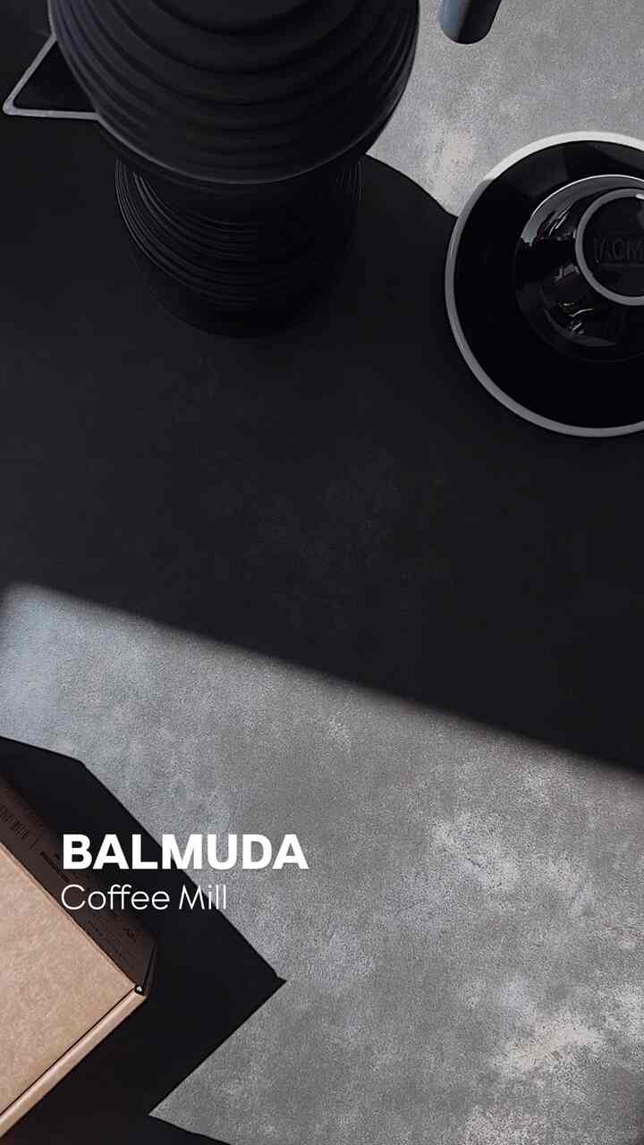 Coffee accessory upgrade!!
Balmuda coffee mill🖤

#homeCafe #balmuda #balmudacoffeemill #grinder #coffeegrinder #handmill #coffeetime #unboxing 