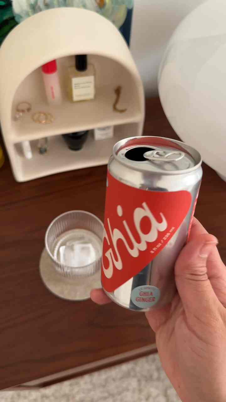 Love me a little drink throughout the day 😋 cheers!
#bedroomheadwallinterior #nightstand #moderneclectic #eclecticdecor