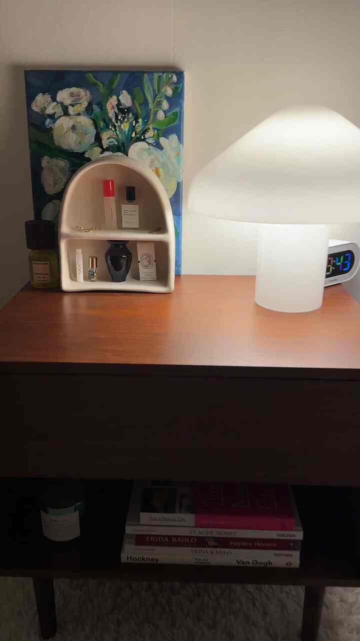 Peonies are my fave 🌸
#moderneclectic #nightstand #moodlight #bedroominterior #flower #peonyinterior 