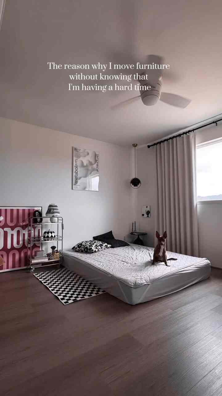 Alasan mengapa saya memindahkan perabotan tanpa tahu bahwa saya mengalami kesulitan.

#kamartidur #bedroomreset #myhomevibe #bedroominterior #bedroomdecor #homedecor #lamp #lightinginterior #bench #gubi #fermliving #FritzHansen #flower #vintagemirror #curtain