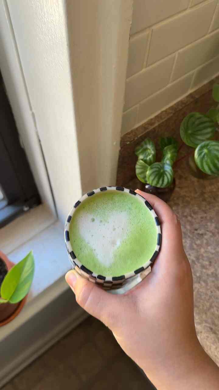 Can you see the heart? 🥹🍵💚
#moderneclectic #eclecticdecor #colorfuldecor #matcha #cute