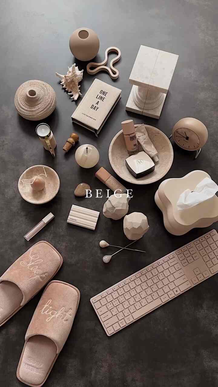My beige collections 🤎


#interiorprops #homedecor #bookstand #bowl #keyboard #roomshoes #marblefruit #winestopper #Figure #tissuecase #tissuecover #candleholder #tableclock #foundation #foundationcushion #handcream #book #beige #beigetone  #neutral
