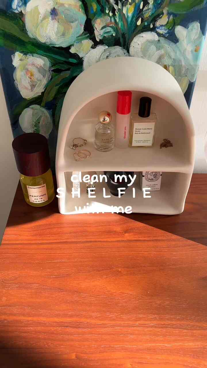 My aesthetic is very simple and clean so I do not have a dresser. I love having this shelfie on my nightstand to keep my perfumes and everyday jewelry ✨ #moderneclectic #bedroominterior #bedroomstyling 